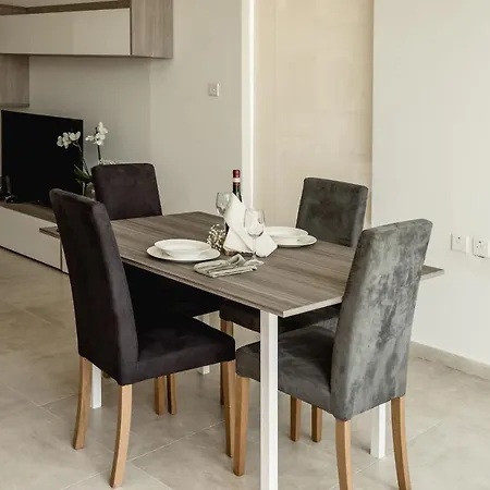 2bed - Walk To Beaches & Valletta * Sliema